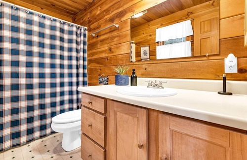 Bethel Ski Chalet | Gorgeous Chalet! VIEWS! Hot Tub! Sleeps 12! Games+