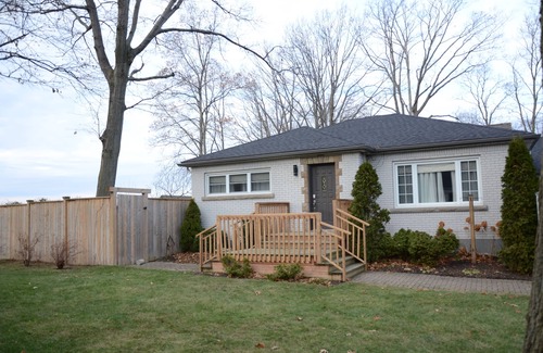 Historic Old Town House | Gorgeous cottage home of Niagara-on-the-Lake