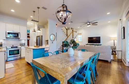 Lakeside at Blue Mountain Beach House | Gorgeous coastal home with plenty of space and easy beach access