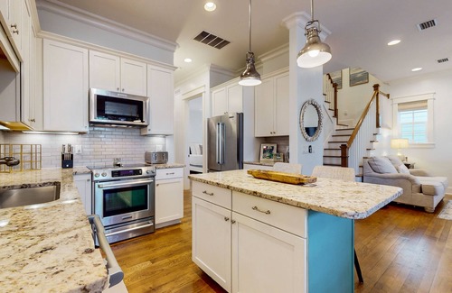 Lakeside at Blue Mountain Beach House | Gorgeous coastal home with plenty of space and easy beach access