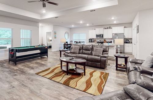 Gulf Breeze House | Gorgeous coastal home w/plenty of space, close to everything - dog friendly