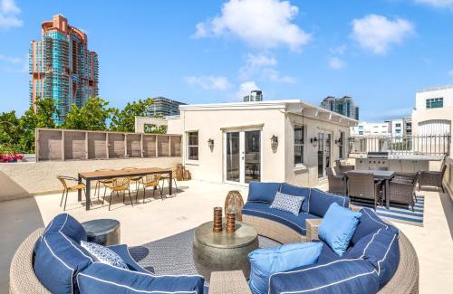 South of Fifth Apartment | Gorgeous coastal PH with Large Private Terrace
