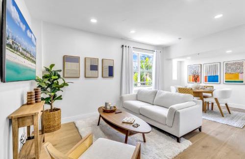 South of Fifth Apartment | Gorgeous coastal PH with Large Private Terrace
