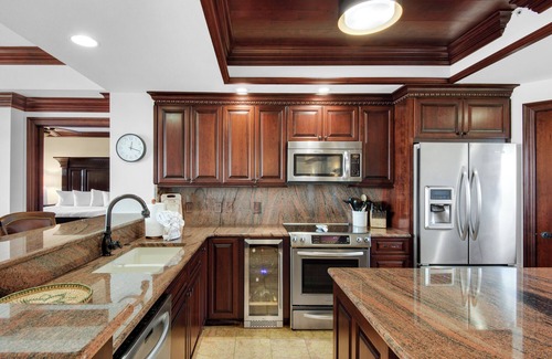 Emerald Waters Village Condo | Gorgeous Condo at Mediterranea!