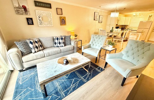 St. Nicholas Condo | Gorgeous Condo! Very peaceful and Safe!