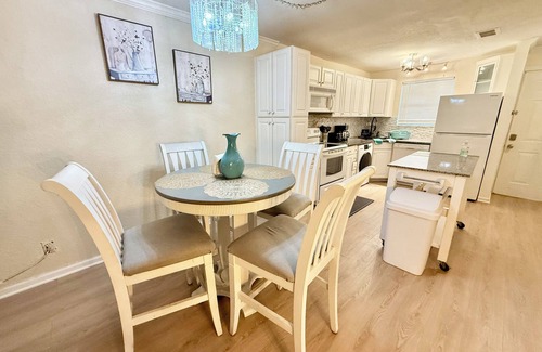 St. Nicholas Condo | Gorgeous Condo! Very peaceful and Safe!