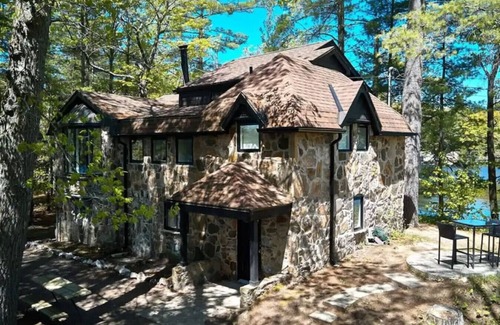 Georgian Bay Cabin | Gorgeous Cottage on Six Mile Lake in Muskoka
