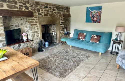 Tideswell House | Gorgeous Cozy Cottage with a heritage feel, walks, pubs & wood burner