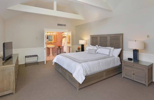 Santa Rosa Hotel | Gorgeous Décor + Vintage Vibes with Easy Access to Iconic Redwood Forests