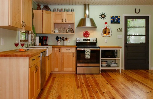 Reed Creek House | Gorgeous Double-Slip New Dock - Quiet Cove - Fire Pit & Screened Porch