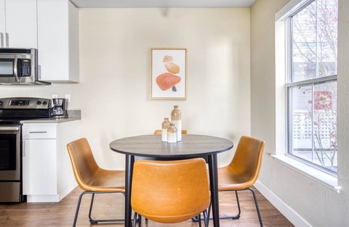 Old Mountain View Apartment | Gorgeous Downtown Mountain View 2BR w/Gym, Pool & Patio, by Blueground