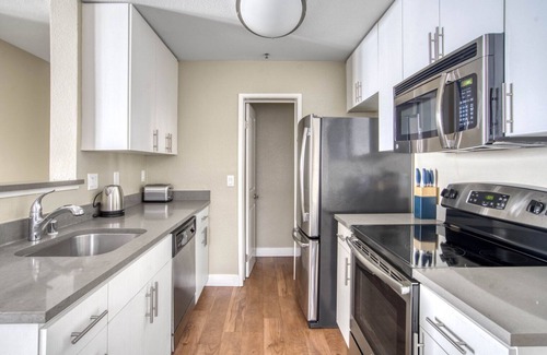 Old Mountain View Apartment | Gorgeous Downtown Mountain View 2BR w/Gym, Pool & Patio, by Blueground