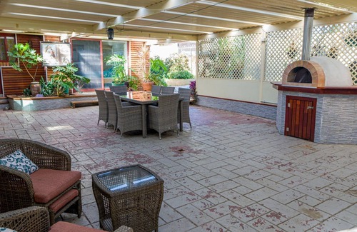 Sunshine Bay House | Gorgeous family home with a pool