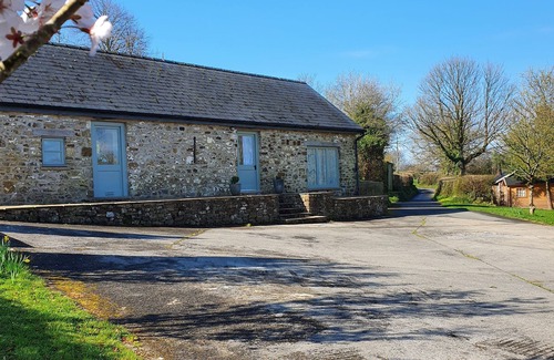 Narberth Cottage | Gorgeous farm cottage, full of rural charm yet close to beaches and castles.