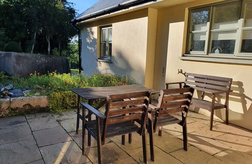 Narberth Cottage | Gorgeous farm cottage, full of rural charm yet close to beaches and castles.