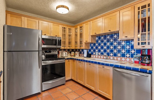 Northeast Santa Fe Hotel | Gorgeous Fort Marcy Condo Close to Plaza - Beautiful Art In All Rooms
