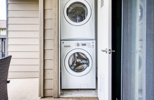 Foster City Apartment | Gorgeous Foster City 1BR w/ Gym, Pool, W/D, near highways, by Blueground