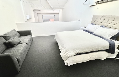 Teneriffe Apartment | Gorgeous French English Woolstore loft