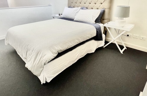 Teneriffe Apartment | Gorgeous French English Woolstore loft
