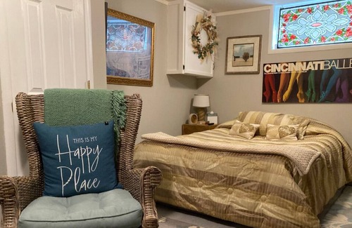 Hyde Park Apartment | Gorgeous Garden Apartment in Hyde Park, halfway point from CVG and Kings Island