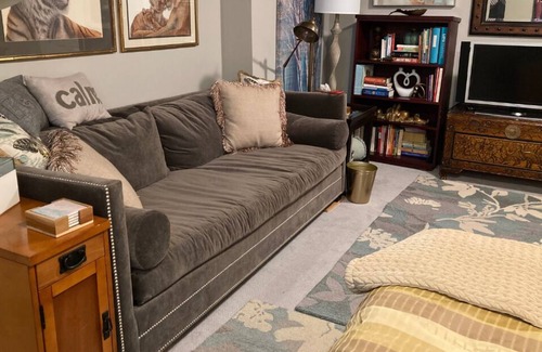 Hyde Park Apartment | Gorgeous Garden Apartment in Hyde Park, halfway point from CVG and Kings Island