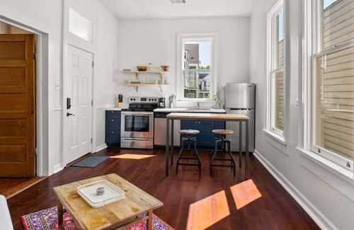 Faubourg Livaudais Apartment | Gorgeous Garden District Apt Steps to St Charles