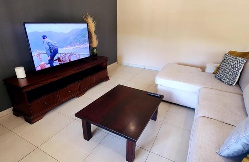 Winston Park Apartment | Gorgeous Garden Villa 3
