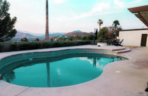Jurupa Valley House | Gorgeous Gated Golf Course Estate