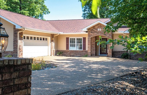 Hot Springs Village House | Gorgeous Greenside Getaway