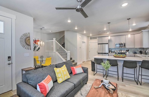 Greeley House | Gorgeous Greeley Getaway - Close to Parks!