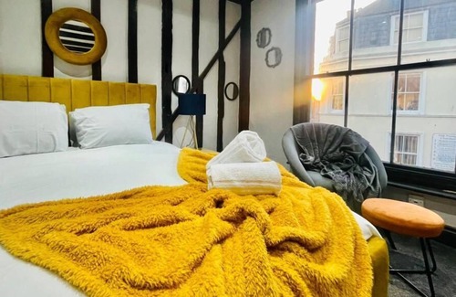 Old Town Hastings Apartment | Gorgeous Hasting House