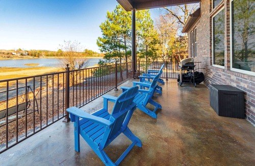 Hot Springs Village House | Gorgeous Home on Lake Maria