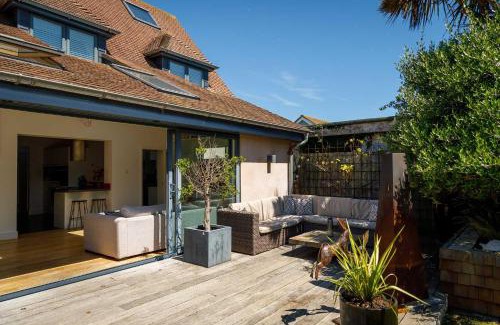 East Wittering House | Gorgeous home for 12 - Walk to Beach - Sea View