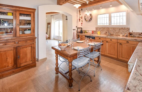 Rochefort-du-Gard House | Gorgeous home in Rochefort-du-Gard