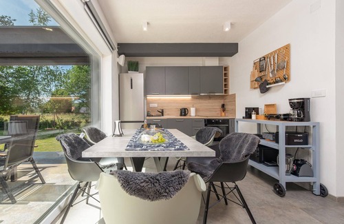 Gospic House | Gorgeous home in Smiljansko Polje