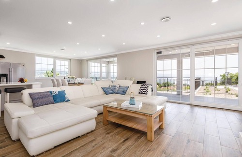Pobri House | Gorgeous home in Bregi with kitchen