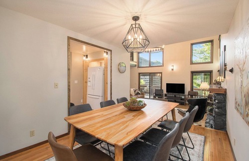 Bellevue House | Gorgeous Home in Fontenelle Forest, Peaceful, close to downtown, Zoo, Offutt AFB