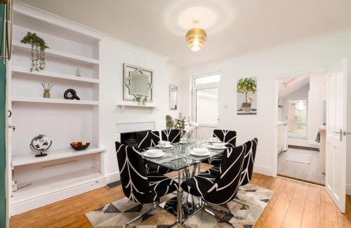 Lincoln House | Gorgeous Home in Heart of Historic Lincoln