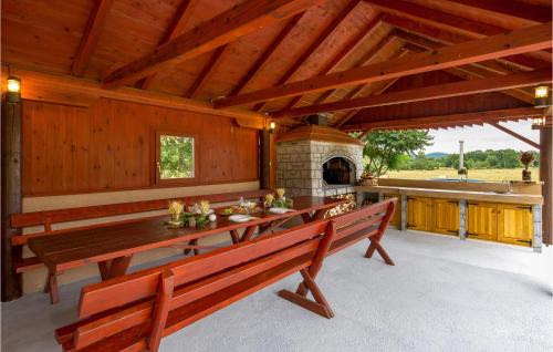 Gospic House | Gorgeous Home In Klanac With Kitchen