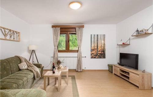 Gospic House | Gorgeous Home In Klanac With Kitchen