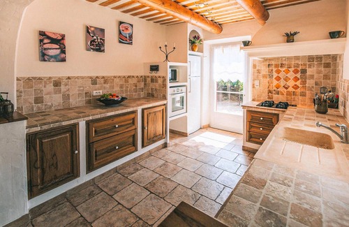 Lioux House | Gorgeous home in Lioux with WiFi