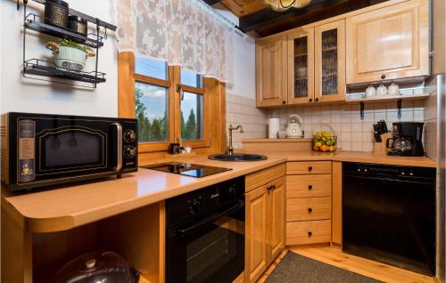 Lovinac House | Gorgeous Home In Lovinac With Sauna