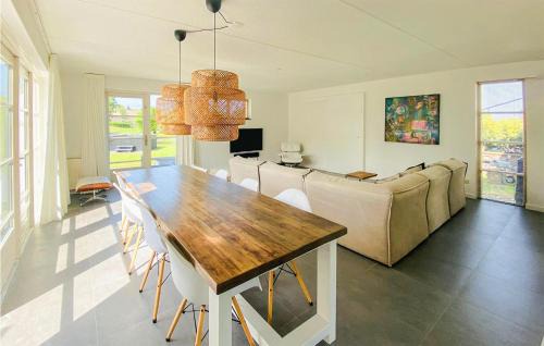 Makkum House | Gorgeous Home In Makkum With Kitchen