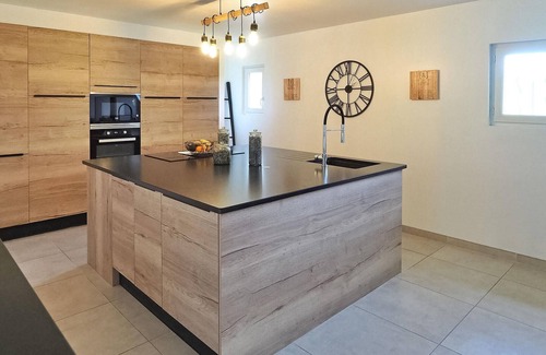 Paluds de Noves House | Gorgeous home in Noves with WiFi