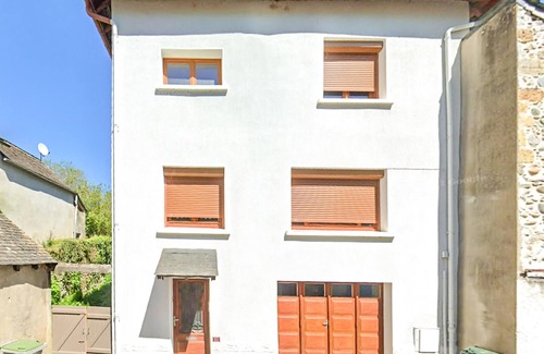 Osse-en-Aspe House | Gorgeous home in Osse-en-Aspe with WiFi