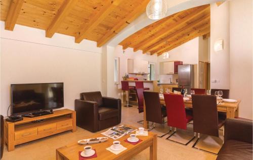 Rezanci House | Gorgeous Home In Rezanci With Jacuzzi