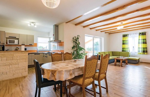 Filipana House | Gorgeous home in Sarici with WiFi