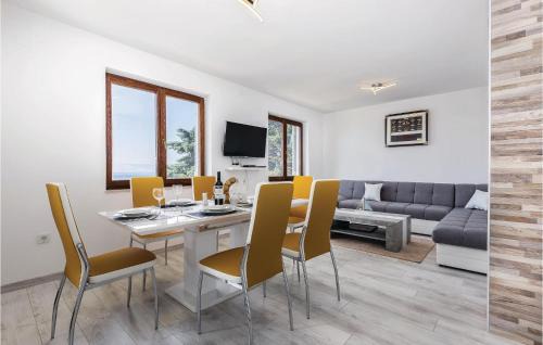 Novi Vinodolski House | Gorgeous Home In Smokvica With Wifi