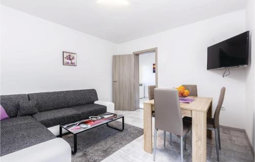 Novi Vinodolski House | Gorgeous Home In Smokvica With Wifi