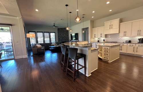 Tomball House | Gorgeous Home in The Woodlands - Creekside
